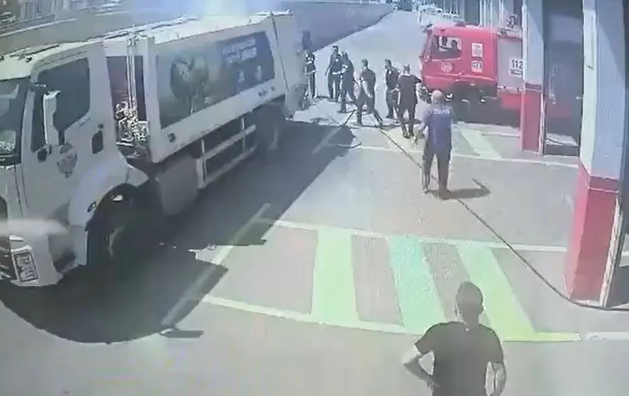 Yanan çöp kamyonunu itfaiyeye sürerek felaketi önledi