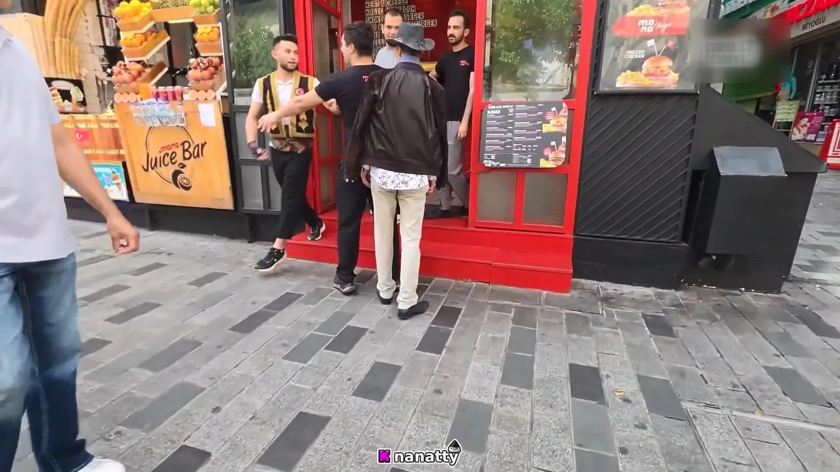 İstiklal'de Japon yayıncıyı taciz eden şüpheliye polis operasyonu