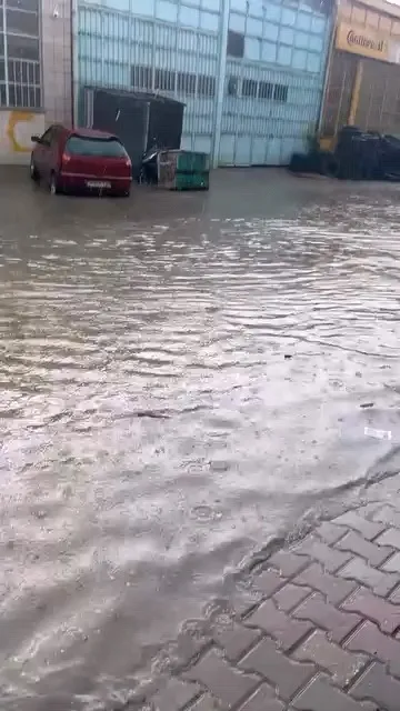 İnegöl’de dolu yağışı hayatı felç etti