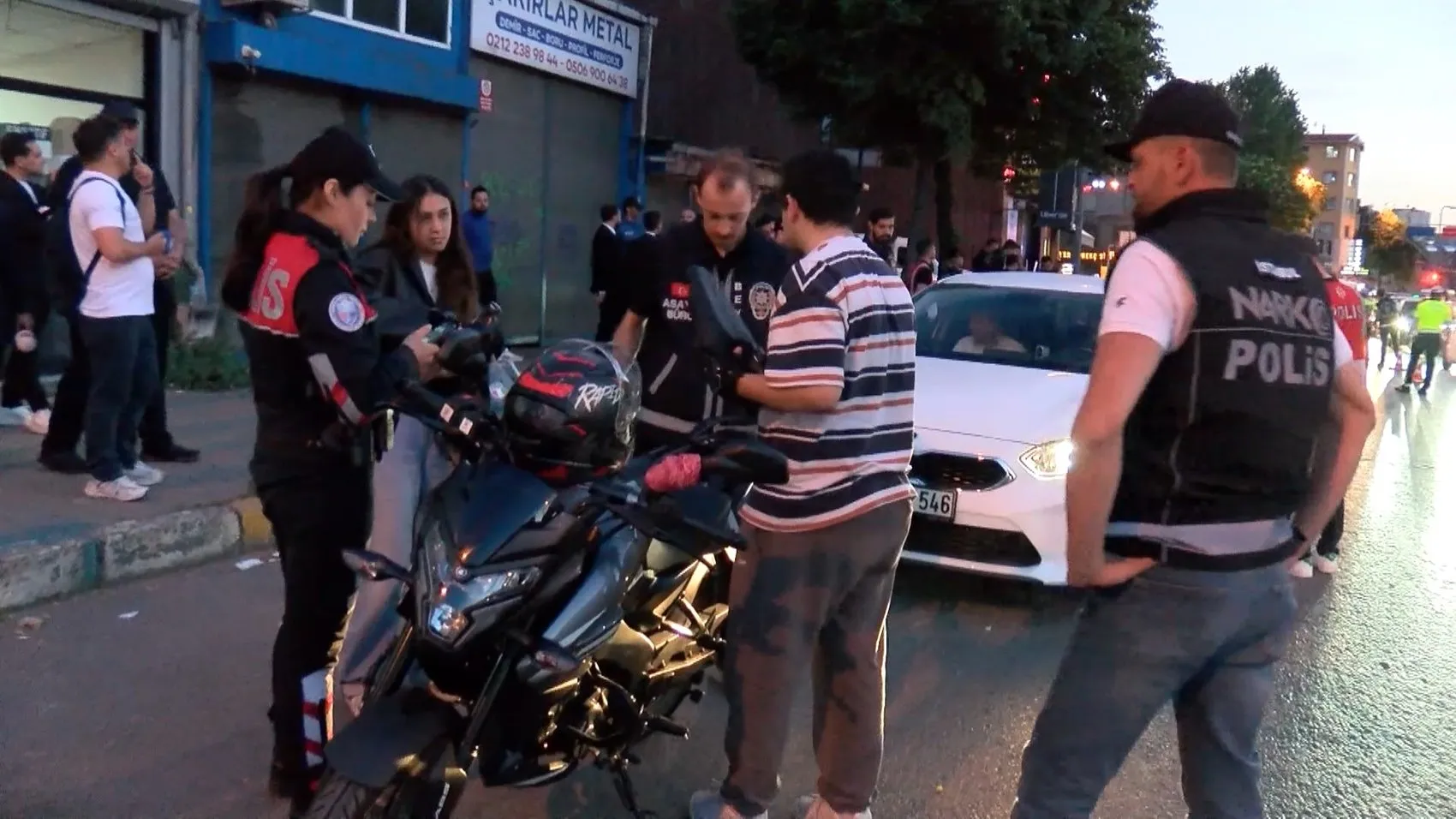 Beyoğlu sokaklarında geniş çaplı narkotik denetimi
