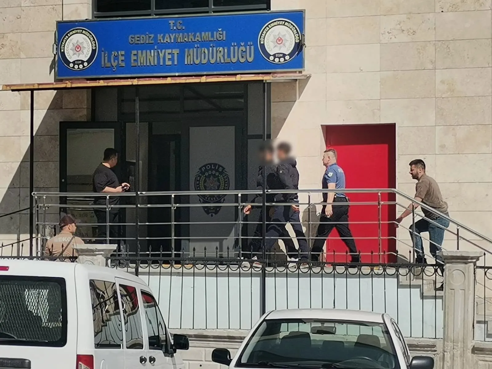 Gediz'de çocuk istismarı davasında altı kişi cezaevine gönderildi