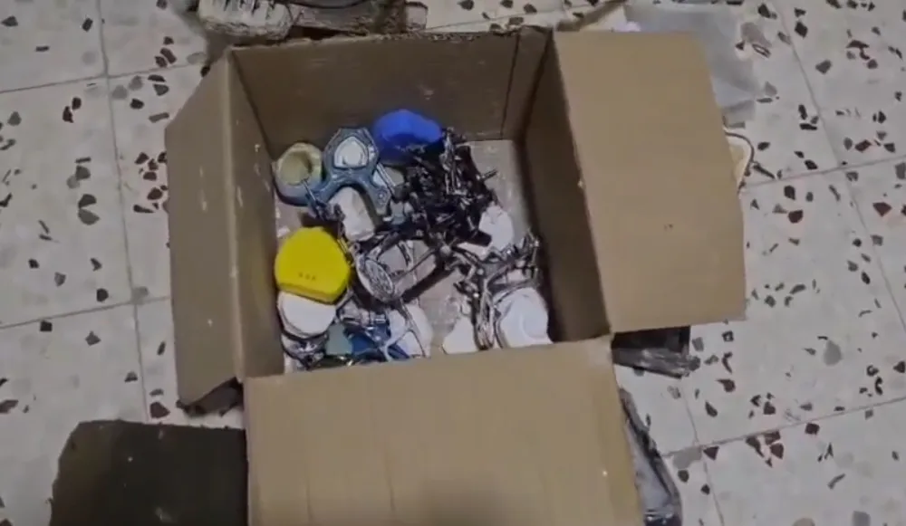 Reyhanlı'da merdiven altı diş protezi üretenlere polis baskını