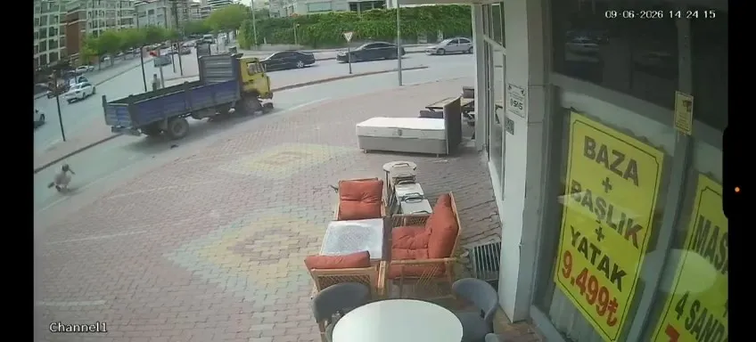 Konya'da kamyonet dehşeti Elektrikli bisikletteki çocuklar ezilmekten son anda kurtuldu