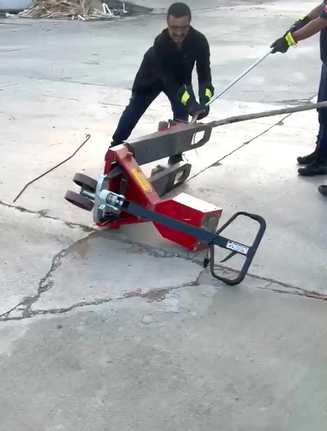 Tosya’da kapı fabrikasında davetsiz misafir paniği
