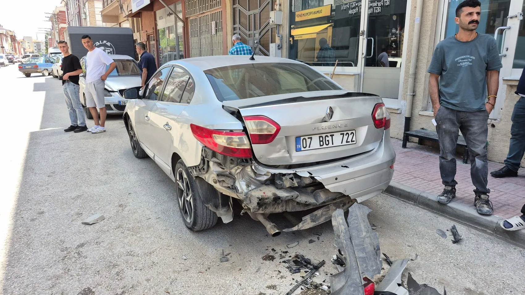 Eskişehir’de alkollü ve ehliyetsiz sürücü ortalığı birbirine kattı