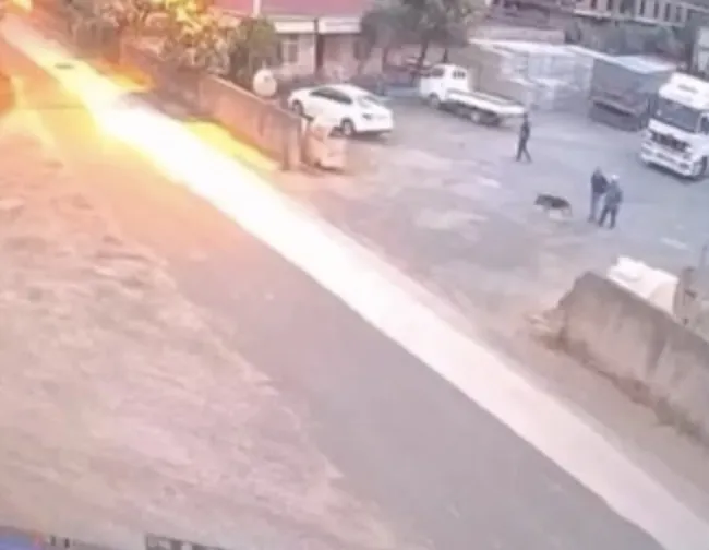 Arhavi'de korkutan kaza güvenlik kamerasına yansıdı