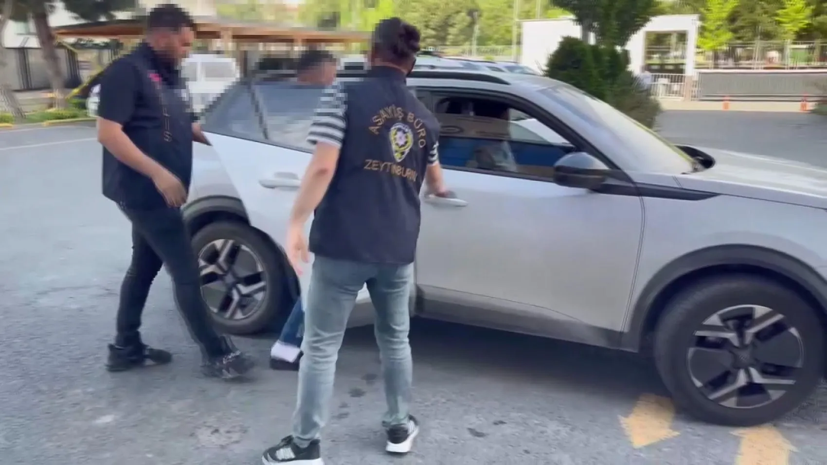 Zeytinburnu'ndaki uyuşturucu baskınında binlerce hap ele geçirildi