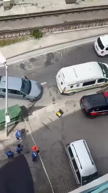 Sultangazi'de bir dükkana düzenlenen silahlı saldırı güvenlik kamerasında