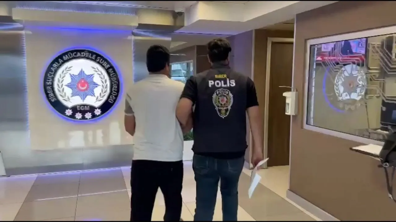 ATM üzerinden sahte dolar vurgunu yapan şebeke çökertildi