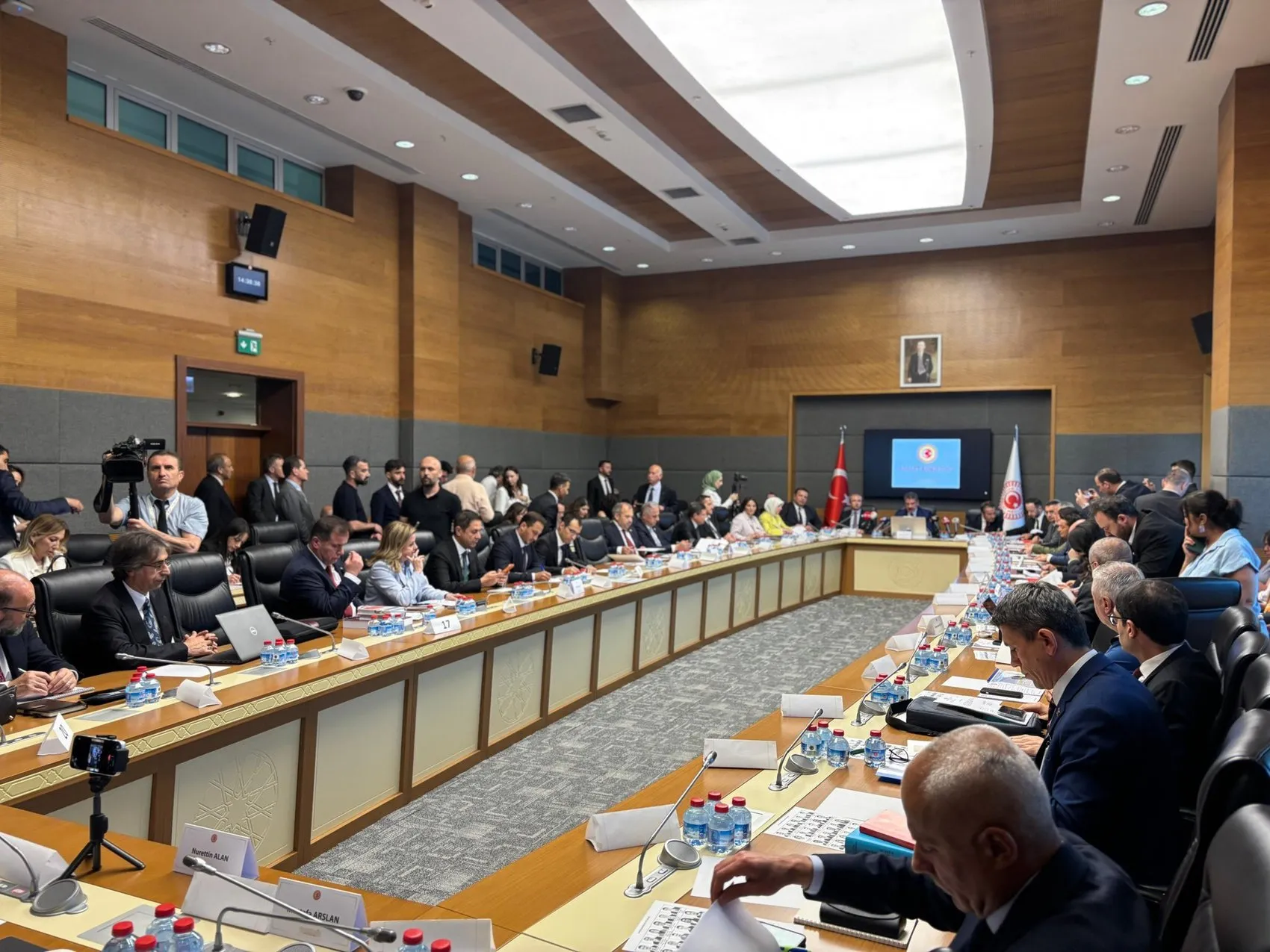 Yargıda hız dönemi için 12'nci paket masada