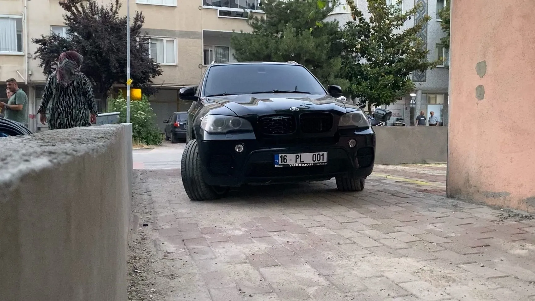 İnegöl sokaklarında silahlı kavga