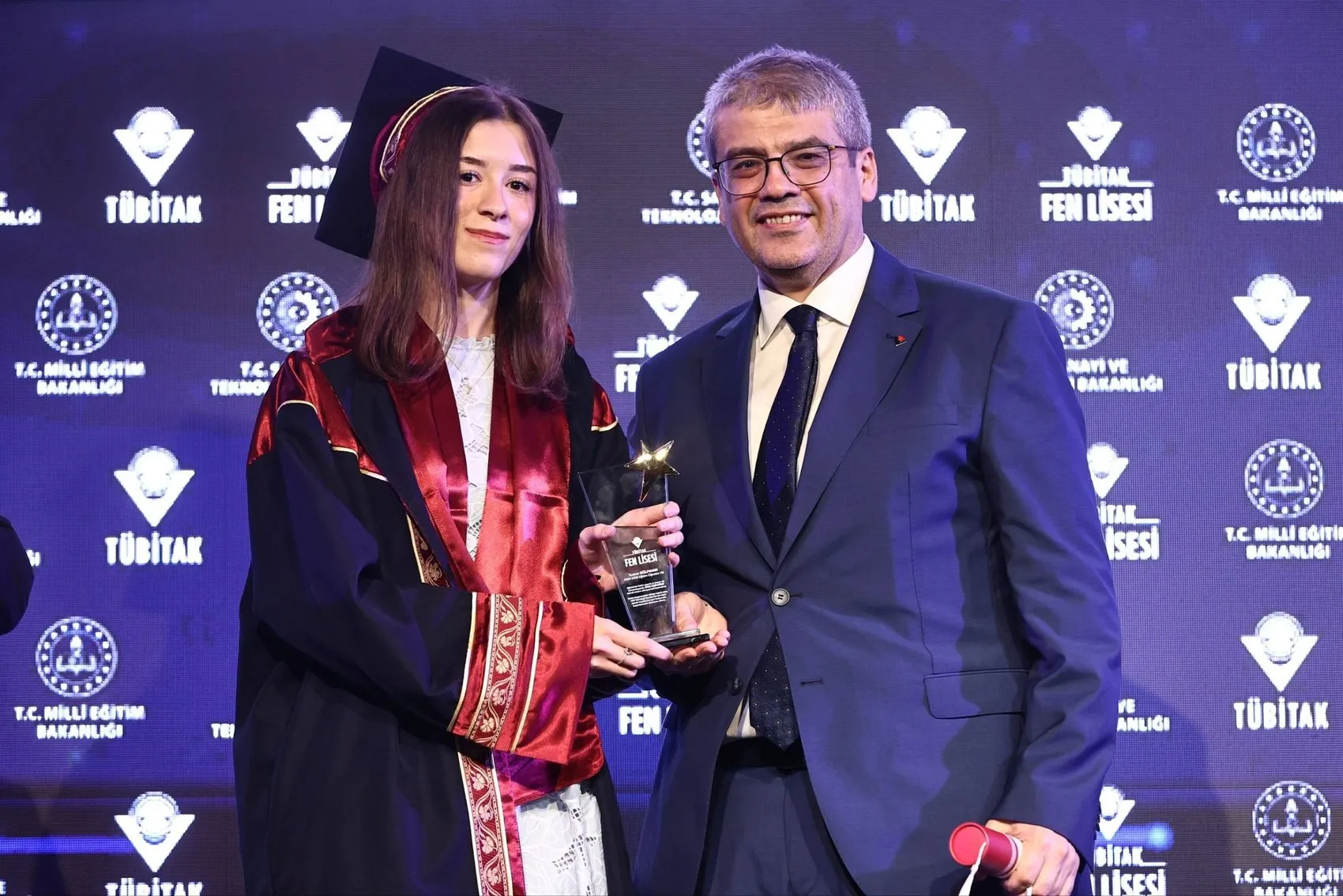 TÜBİTAK Fen Lisesi mezunlarını teknoloji dünyasına uğurladı