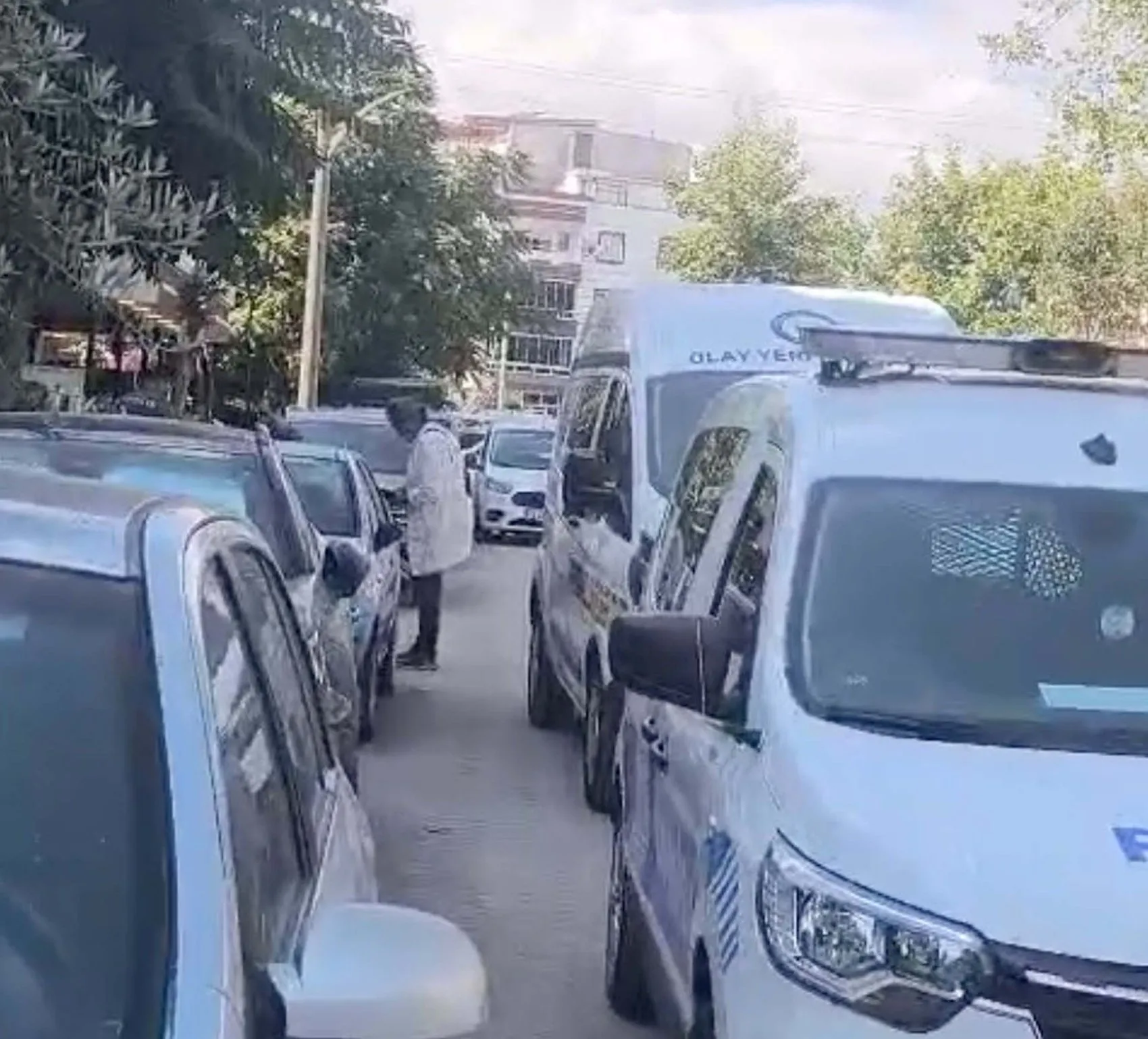 Manisa'da boşanma aşamasındaki eşini sokak ortasında öldürdü