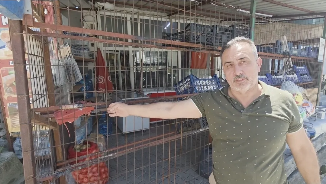 Çatalca'da marketi ateşe veren maskeli kadın güvenlik kamerasında