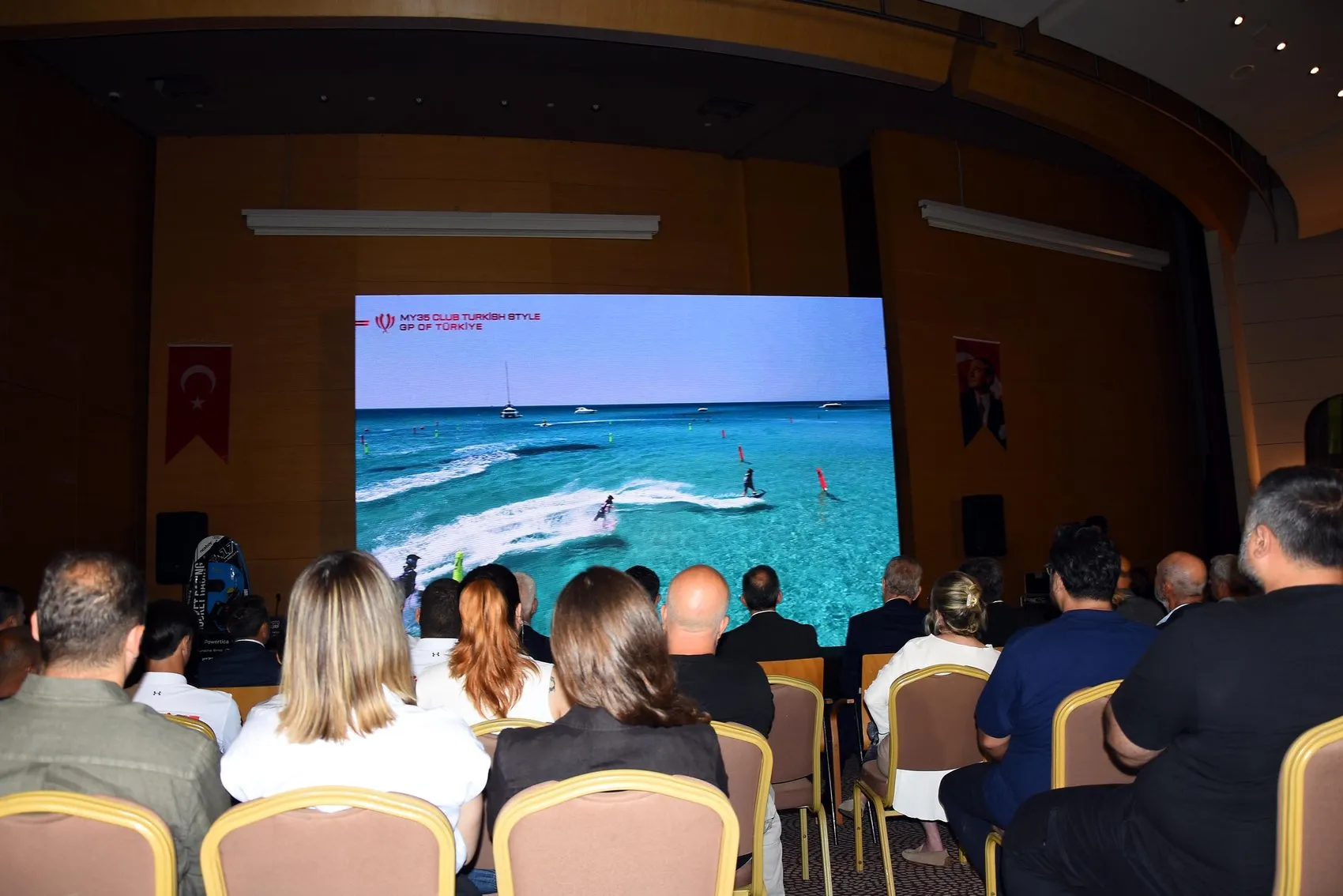 Çeşme 100 sporcuyla dev motosurf şampiyonasına hazırlanıyor