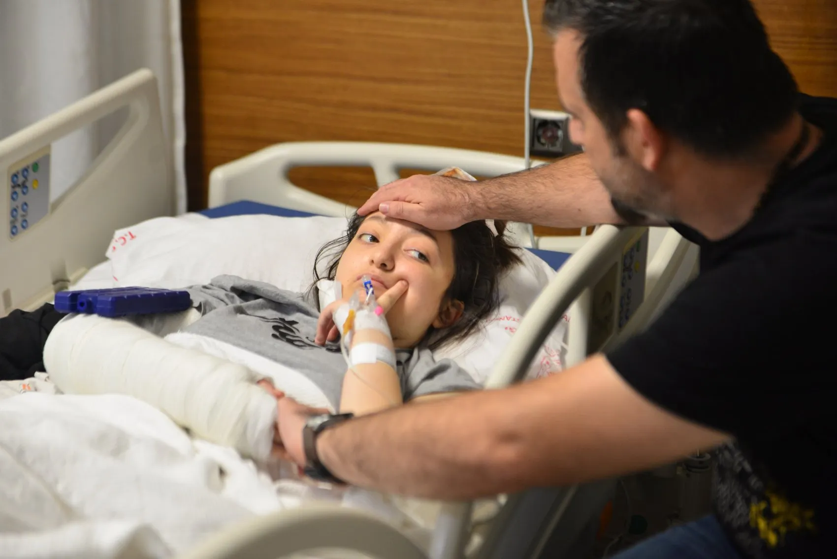 12'nci kattan düşen Ecrin hayata tutundu