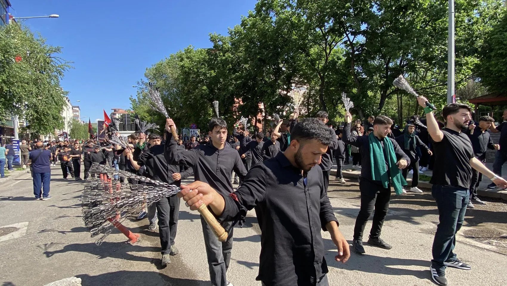 Kars sokaklarında yas yürüyüşü