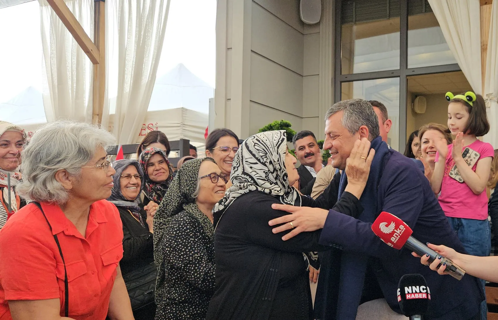 Özgür Özel hedefteki isimlerin neden unutulmadığını açıkladı?