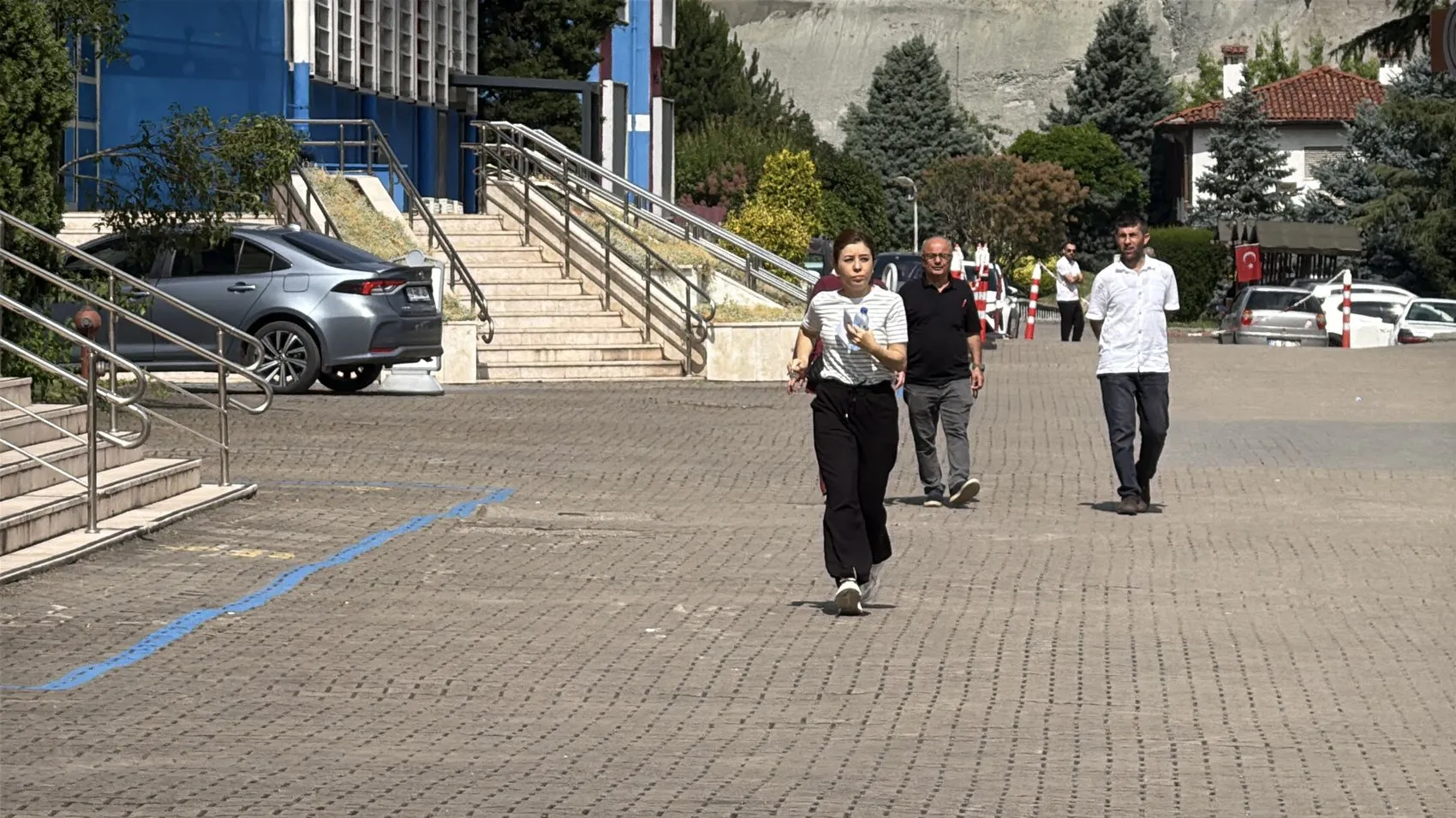 Üniversite sınavında anne kız tatlı bir rekabete girişti