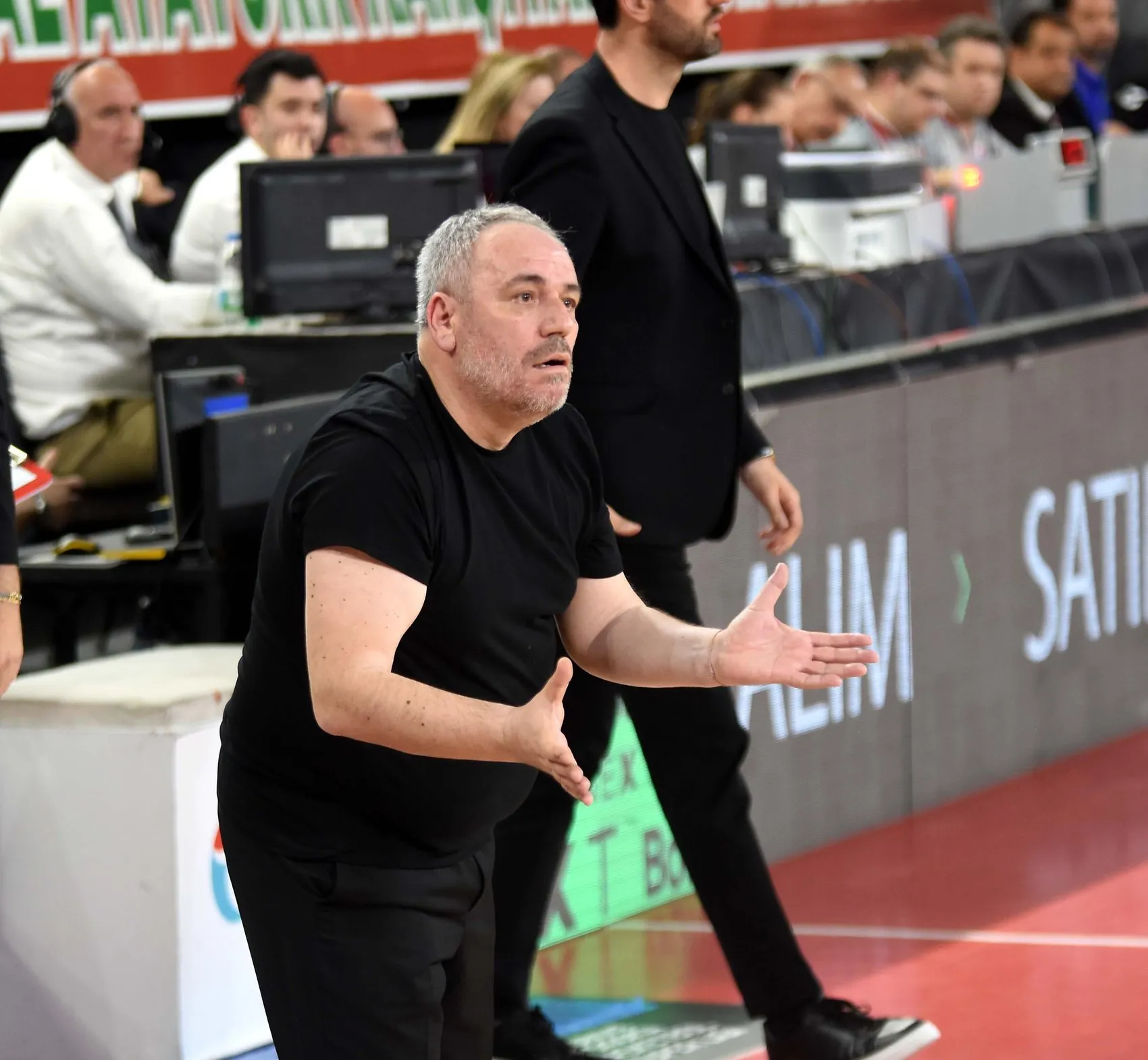Karşıyaka Ahmet Kandemir ile yola devam edecek mi?