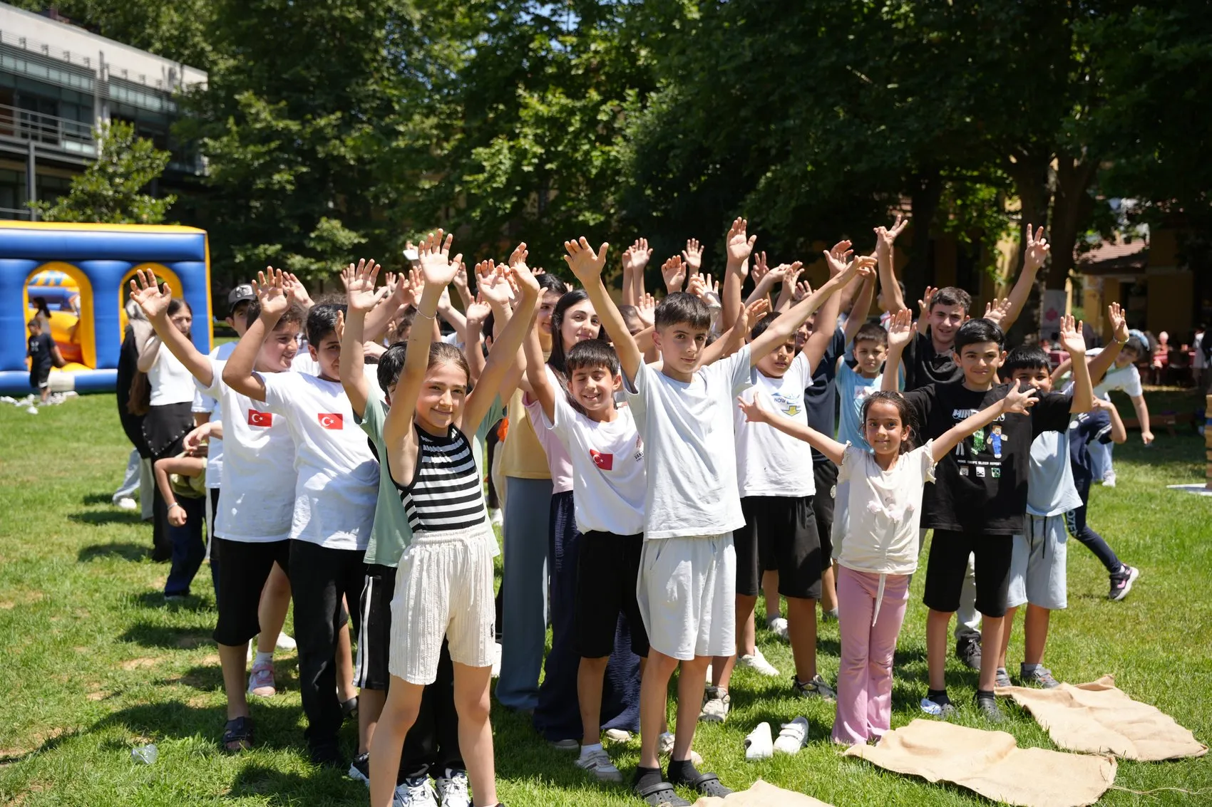 Vakıflardan öğrencilere asırlık gelenekle piknik buluşması