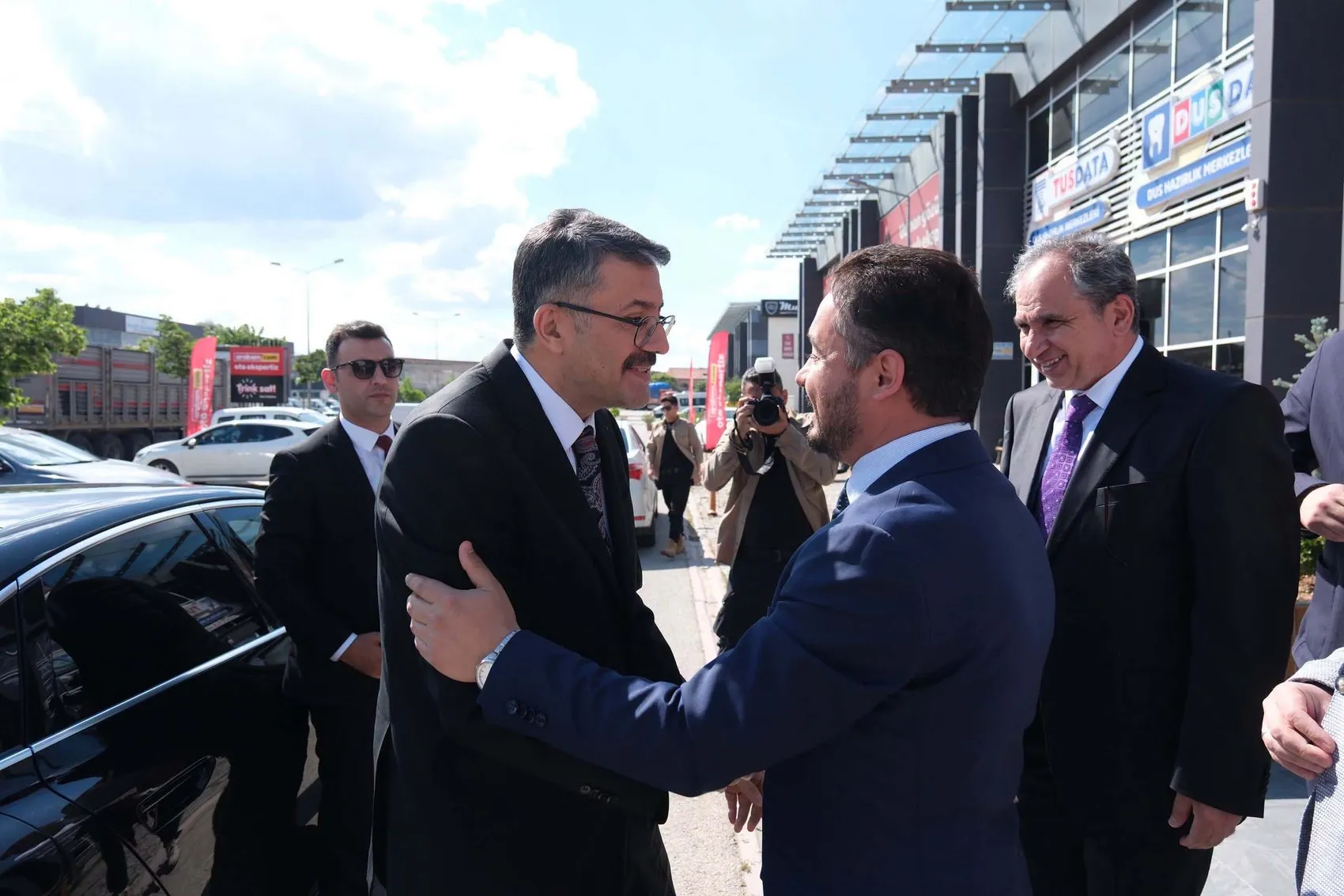 Bakan Yardımcısı Ali Çelik temaslarda bulunmak üzere Uşak’a gitti