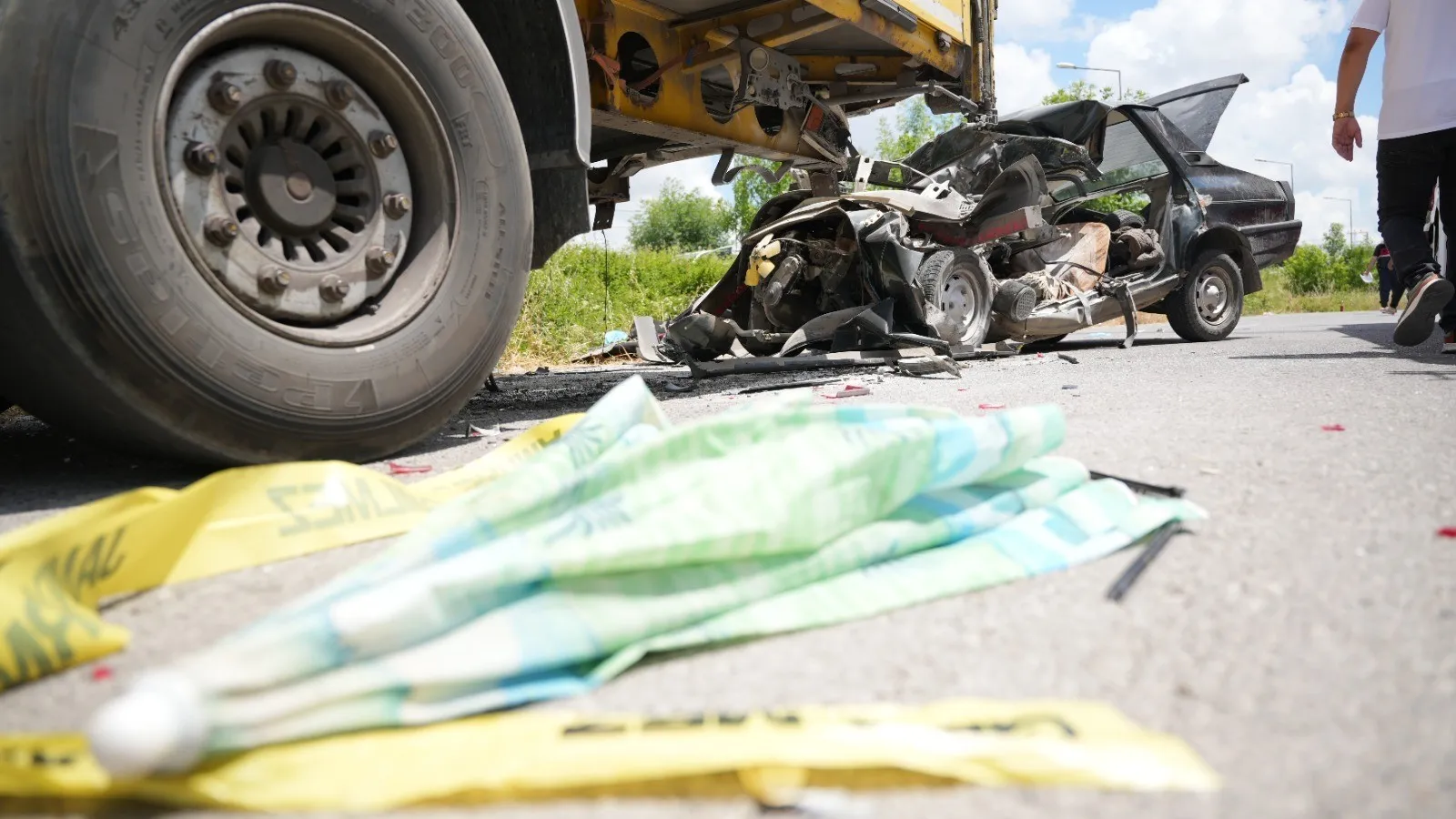 Samsun Bafra'da feci kaza TIR'a çarpan otomobildeki çift hayatını kaybetti