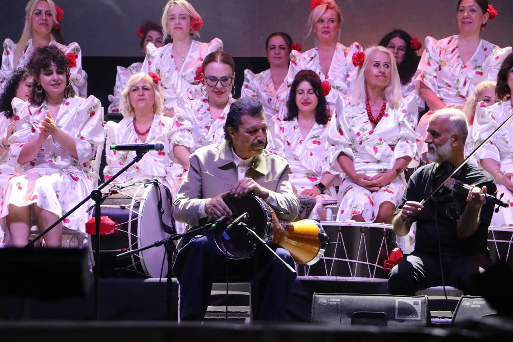 Burhan Öçal Tekirdağ Kiraz Festivali’nde sahneye çıktı