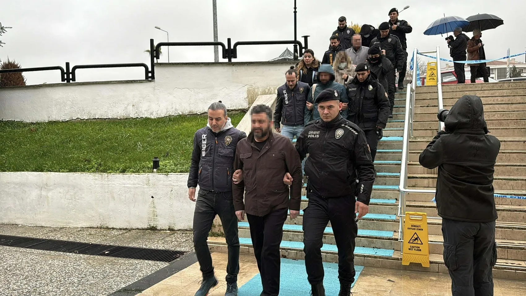Sosyal medyadaki hakaret davasında 9 kişi hakim karşısına çıkıyor