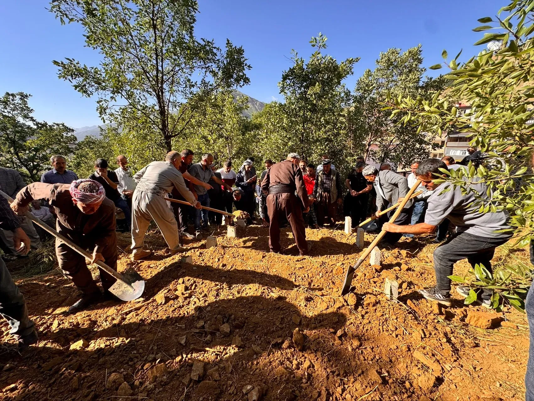 Şemdinli'de katliam kurbanları son yolculuğuna uğurlandı