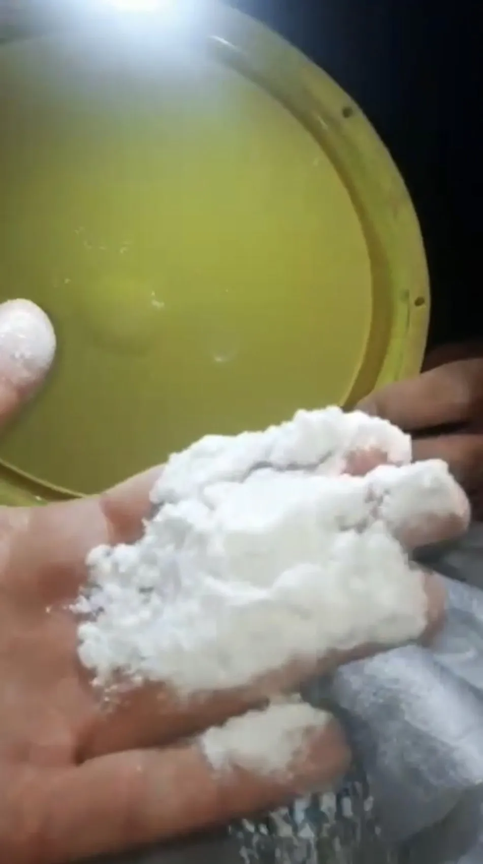 Kağıthane'de aile binasının kömürlüğü uyuşturucu deposuna dönüştürülmüş
