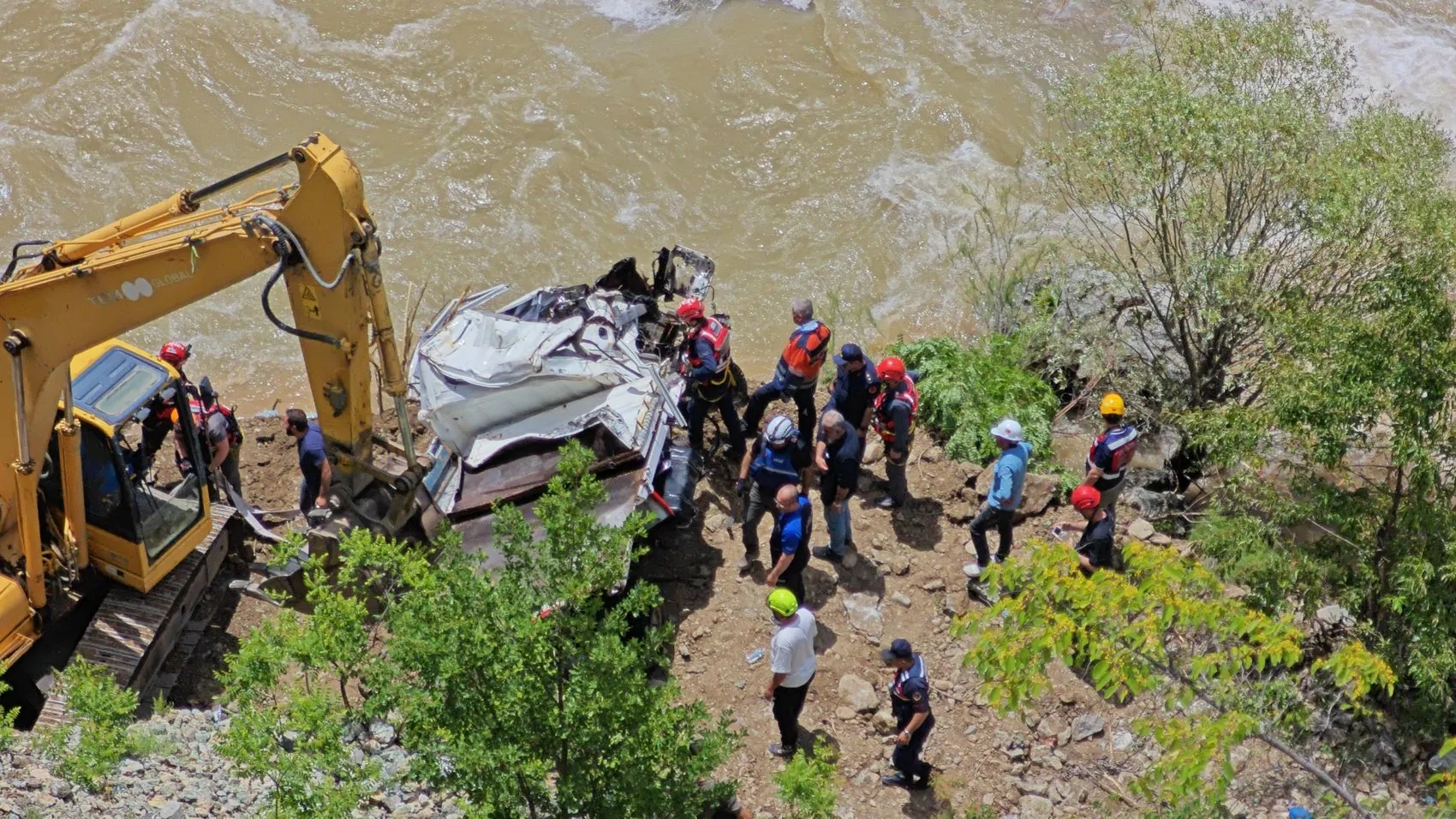 Çoruh Nehri’ne uçan kamyonet boş çıktı