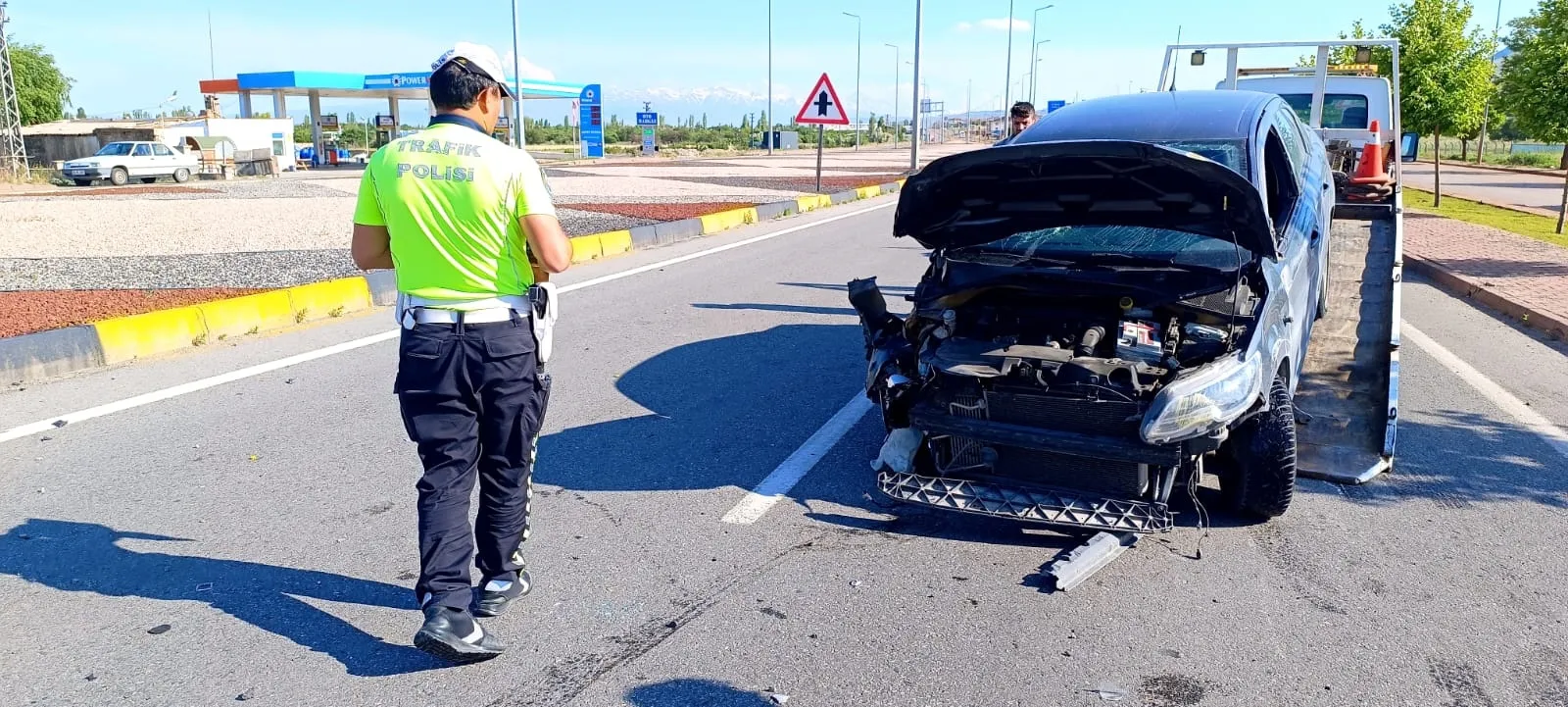 Kayseri Yeşilhisar’da dikkatsizlik iki aracı birbirine soktu