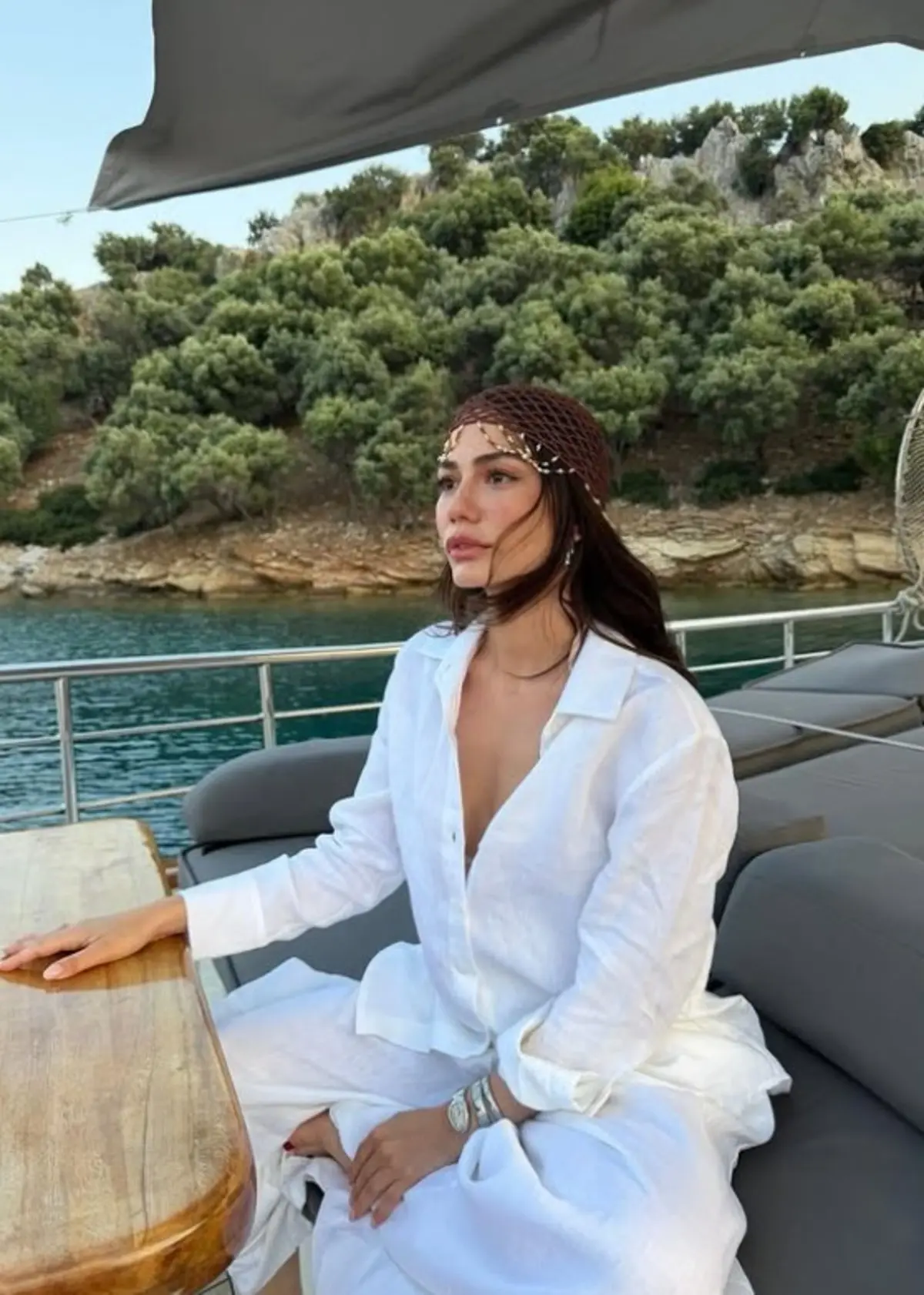 Eşref Rüya biter bitmez tatile koştu! Demet Özdemir in kaldığı lüks teknenin gecelik fiyatı dudak uçuklattı 1