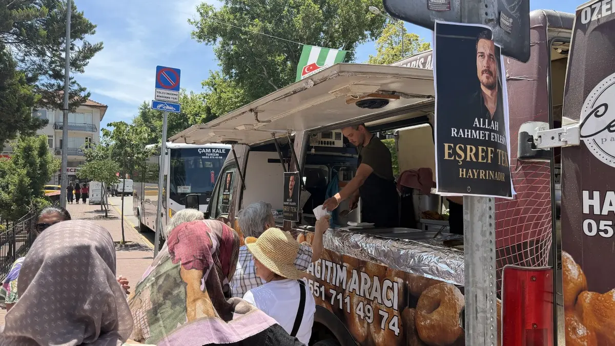 Eşref Tek için lokma döktürdüler! Gören şaştı kaldı 2