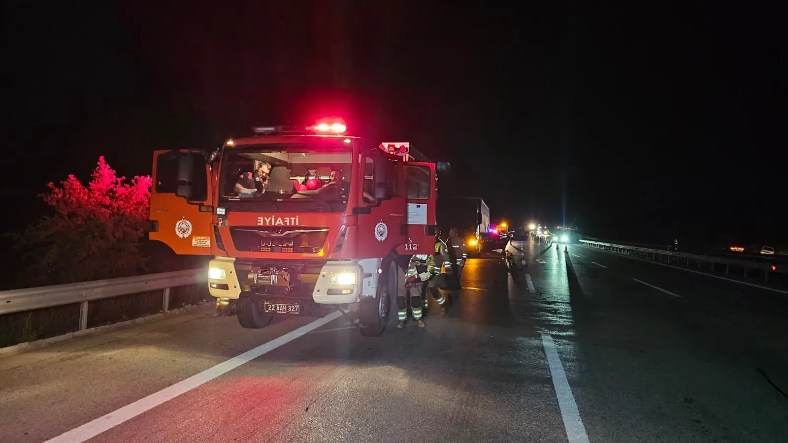 Edirne yolunda gece yarısı feci kaza