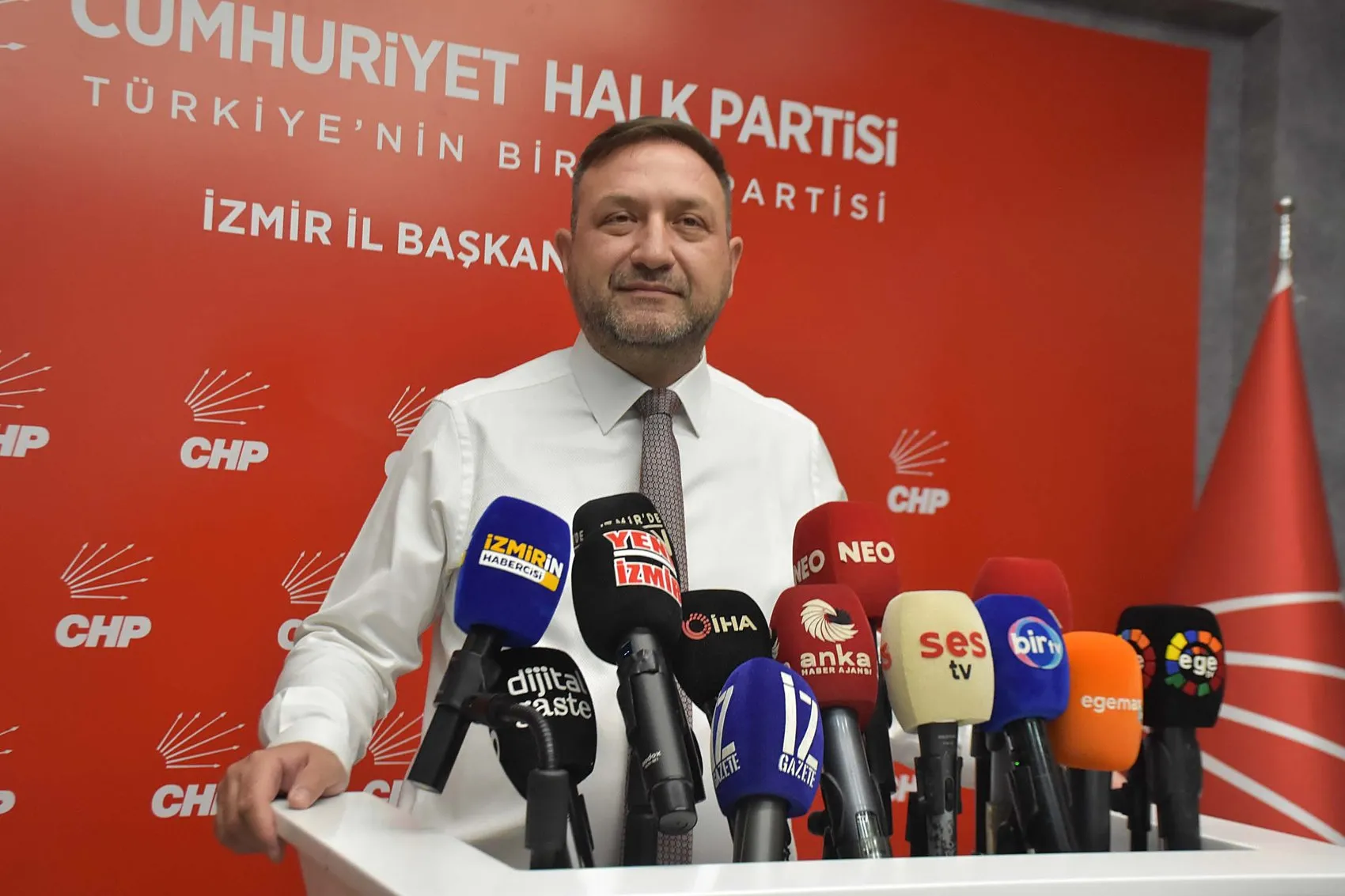 CHP İzmir'de yeni dönem Başkan Gümrükçü'den Cemil Tugay'a çağrı