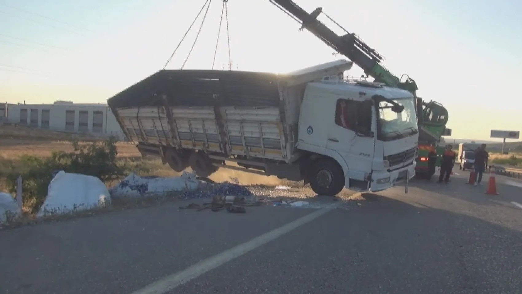 Silivri'de kamyon kazası trafiği kilitledi
