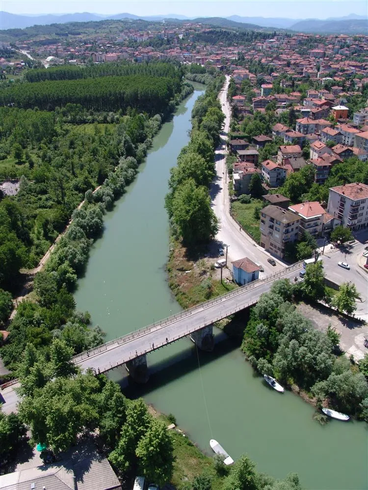 Amasra’da bayram yoğunluğu 6 binlik ilçeye 182 bin kişi akın etti