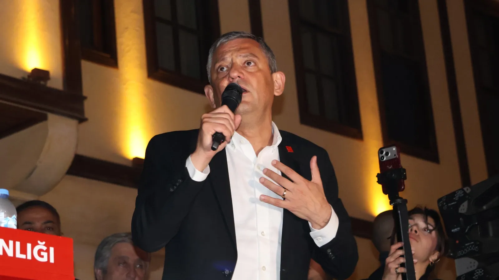 Özgür Özelden kumpas iddiası Boyun eğmeyeceğim