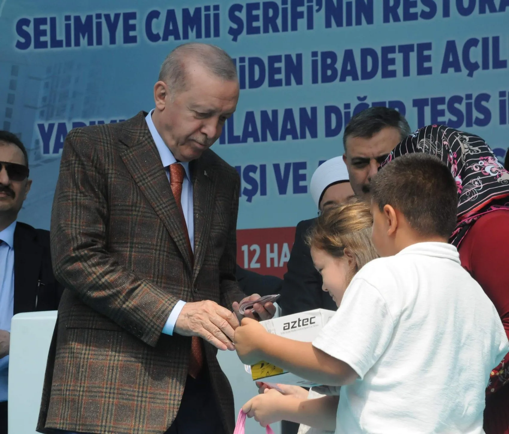 Erdoğan vekilleri militanlıkla suçladı