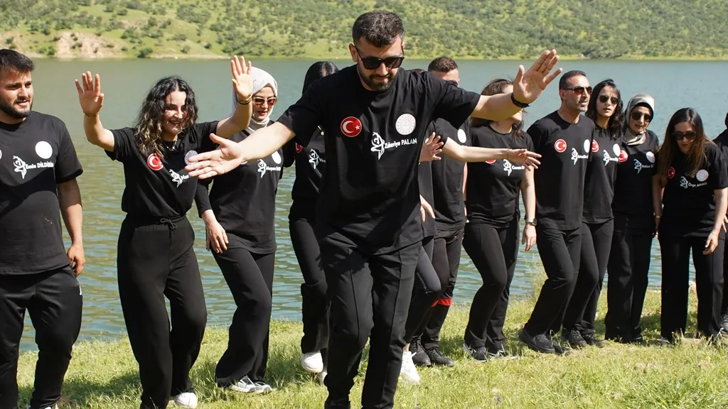 Siirtli öğretmenler sahne tozunu yutmaya hazırlanıyor