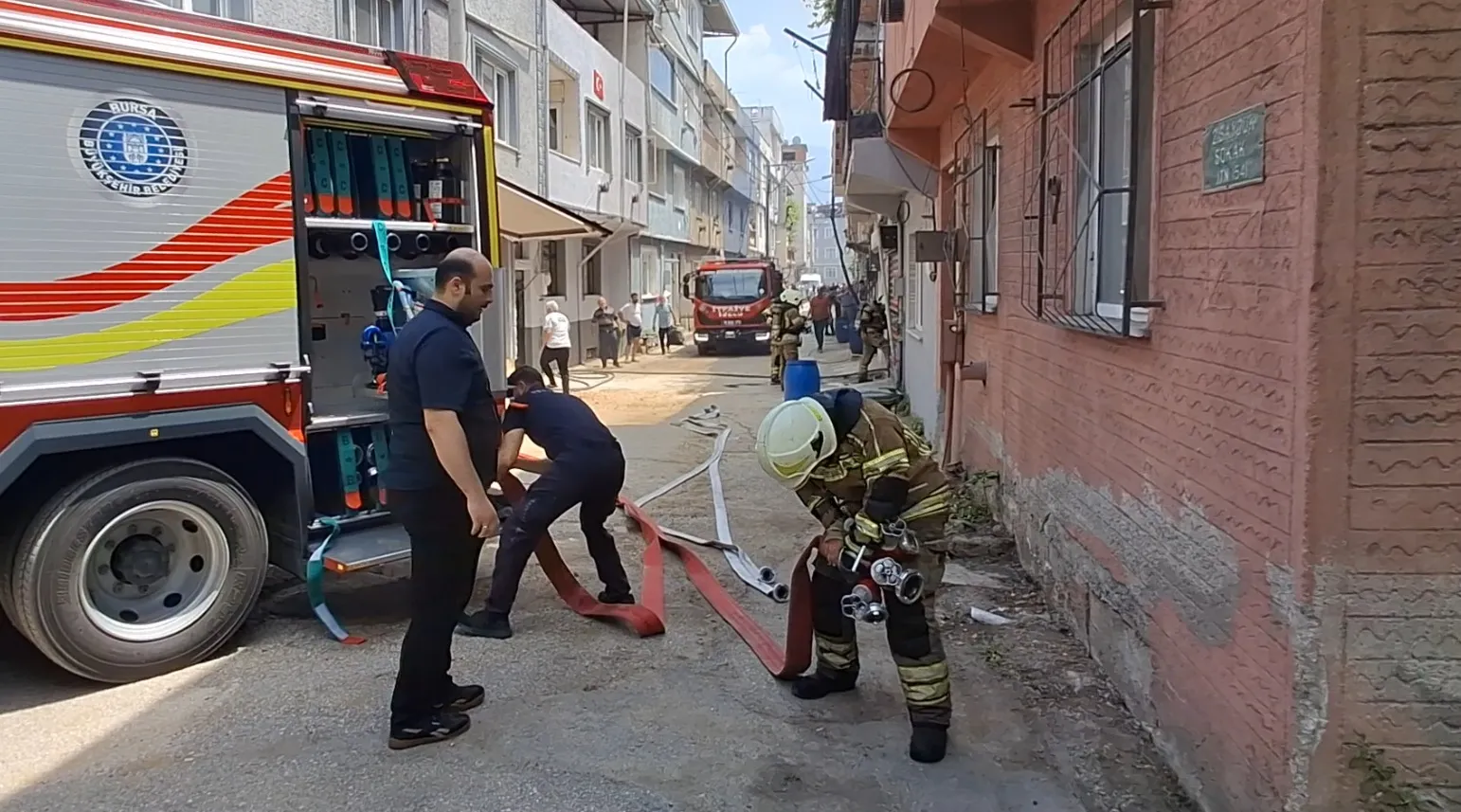 Bursa Osmangazi’de korkutan çatı yangını
