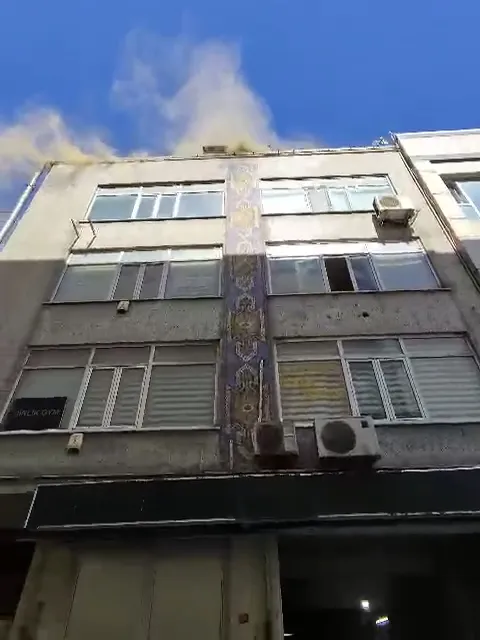 Ataşehir Yenisahra’da çatı yangını paniği