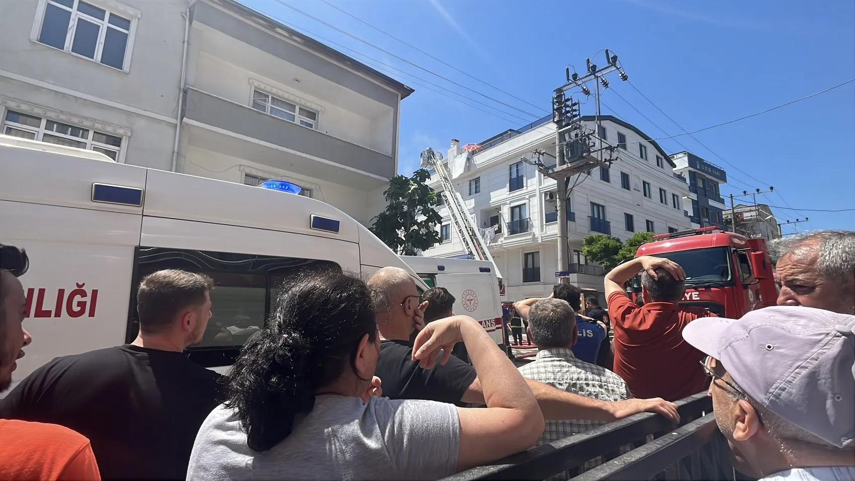 Darıca’da bir evde çıkan yangın anne ve iki çocuğunu hastanelik etti
