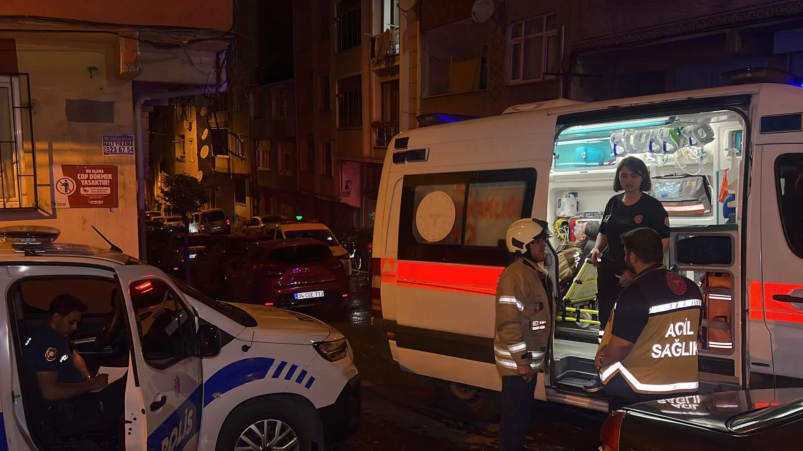 Esenler'de gece yarısı paniği Depodaki alevler binalara sıçradı