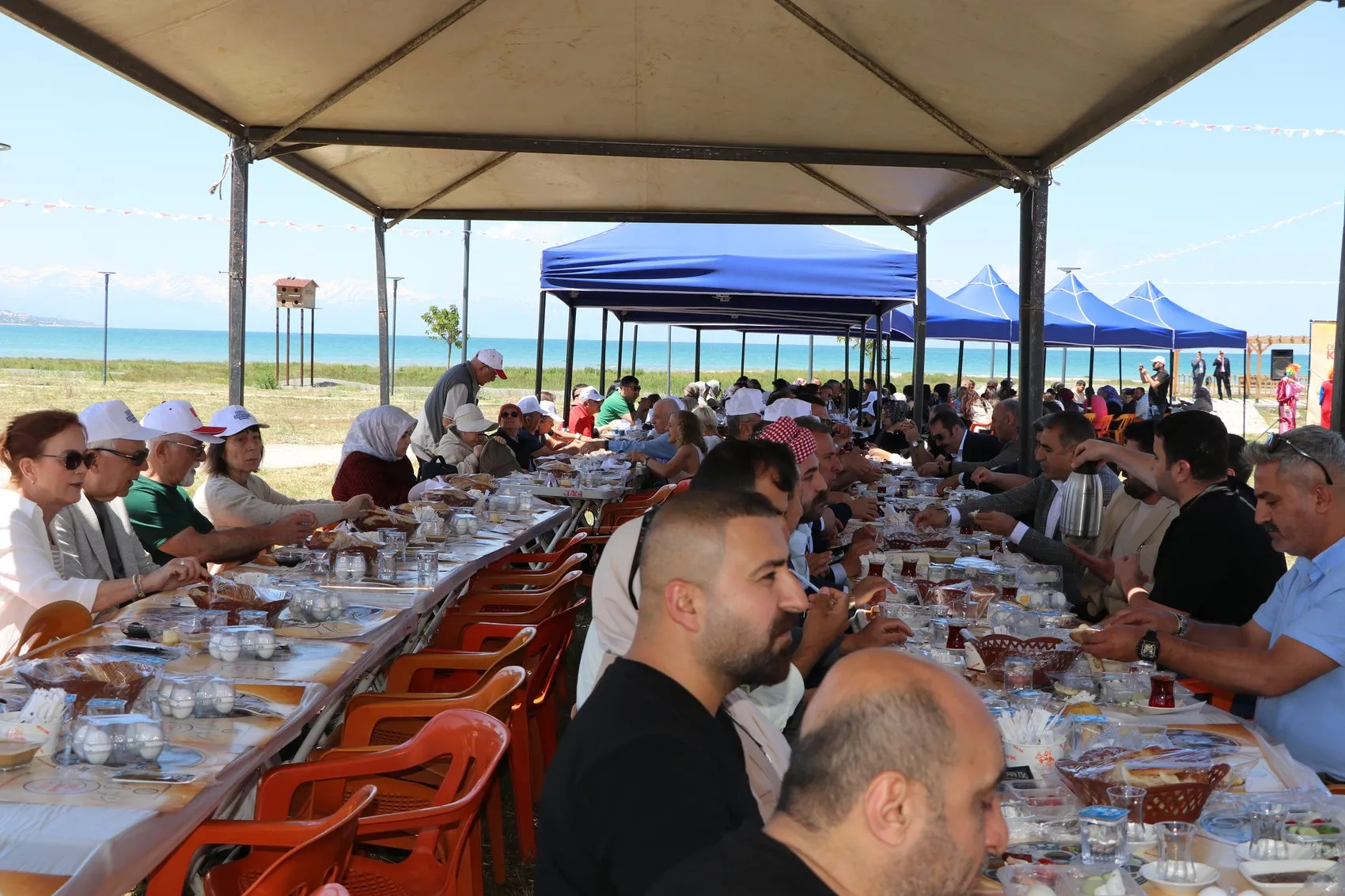Van Gölü kıyısında binlerce yıllık kahvaltı mirası buluştu