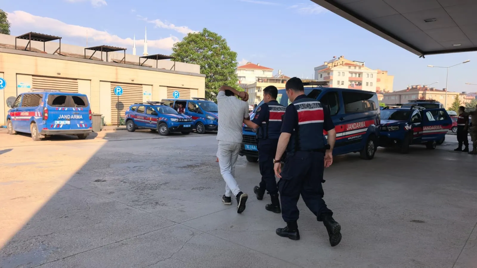 İnegöl'de dev uyuşturucu operasyonu 60 şüpheli yakalandı