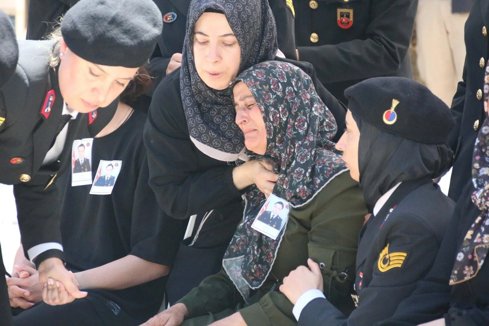 Manisa’da acı veda Uzman çavuş son yolculuğuna uğurlandı