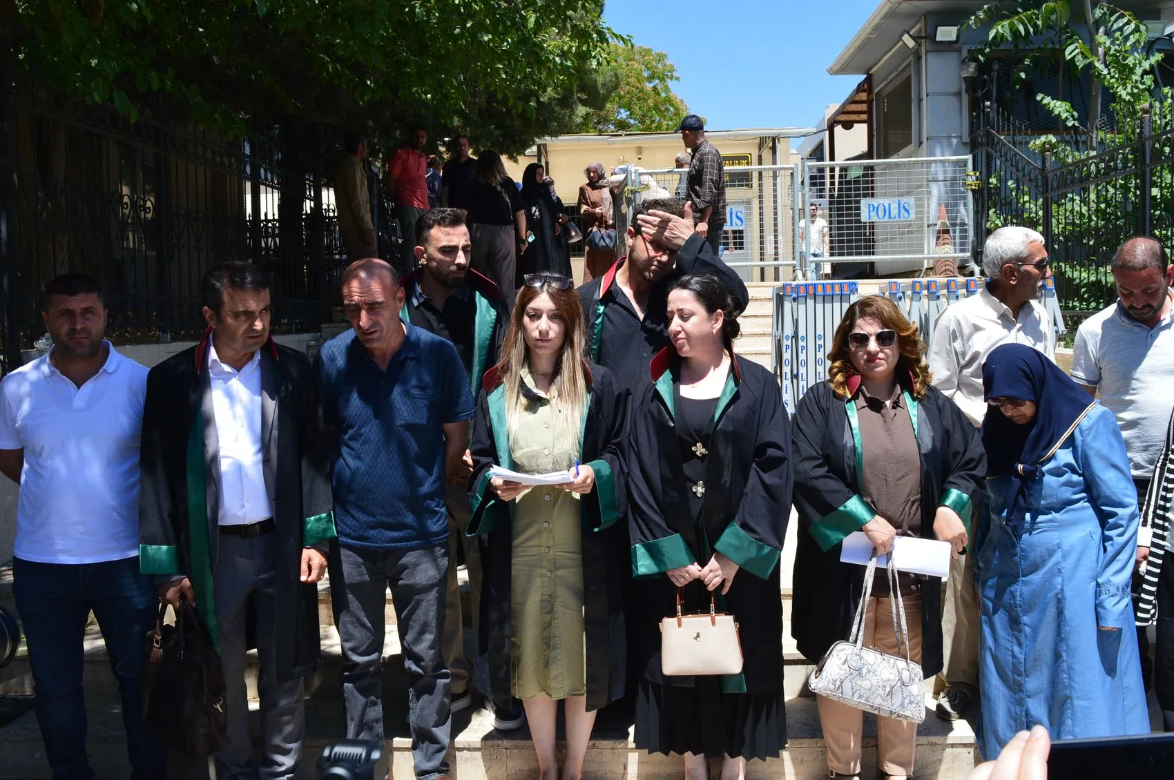 Mardin'deki üçlü cinayet davasında sanıklara şaşırtan tahliye kararı